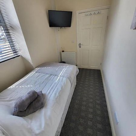 Dublin Packet - Single Room 3 Холихед Экстерьер фото